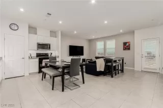 Photo #4: 2745938 Listing 