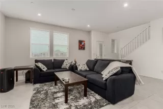 Photo #5: 2745938 Listing 