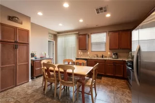 Photo #4: 2745986 Listing 