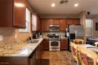 Photo #5: 2745986 Listing 