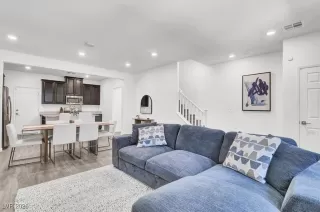 Photo #4: 2745995 Listing 