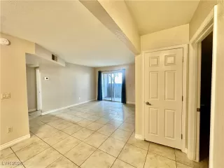 Photo #3: 2746070 Listing