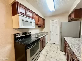 Photo #4: 2746070 Listing