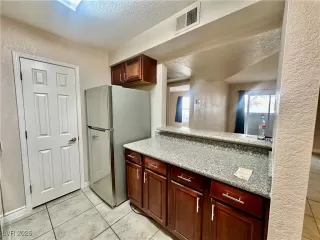 Photo #5: 2746070 Listing