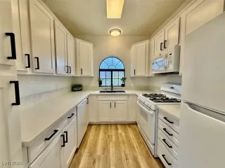 Photo #5: 2746107 Listing 