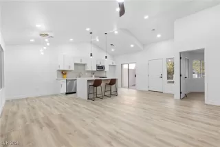 Photo #2: 2746145 Listing 