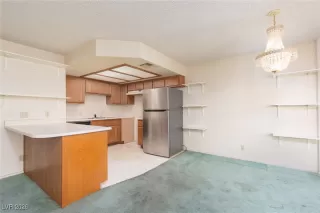 Photo #5: 2746176 Listing