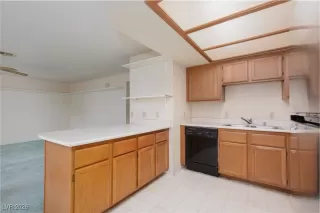 Photo #6: 2746176 Listing