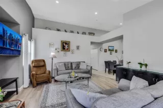 Photo #3: 2746255 Listing