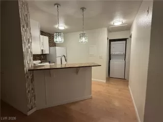 Photo #3: 2746308 Listing 