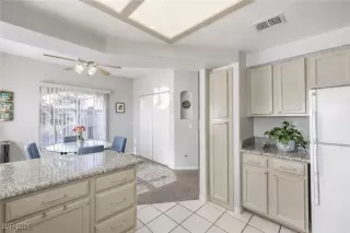 Photo #5: 2746339 Listing 