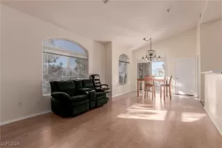 Photo #3: 2746435 Listing 