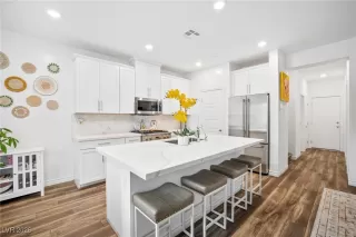 Photo #3: 2746457 Listing 