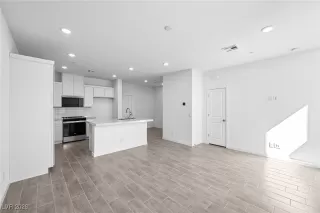 Photo #1: 2746513 Listing 