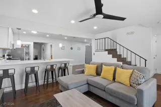 Photo #3: 2746552 Listing