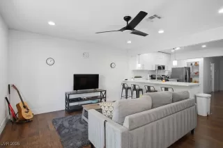 Photo #4: 2746552 Listing