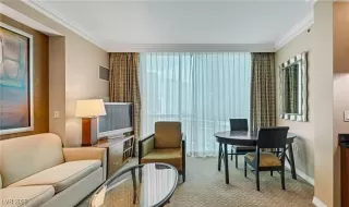 Photo #5: 2746701 Listing