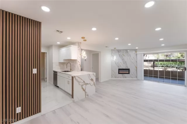 MLS: 2746743 Condo For Sale