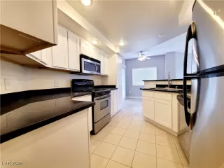 Photo #5: 2746773 Listing