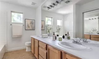 Photo #6: 2746785 Listing