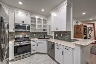 More Details about MLS # 2746789 : 75 NORTH VALLE VERDE DRIVE 211