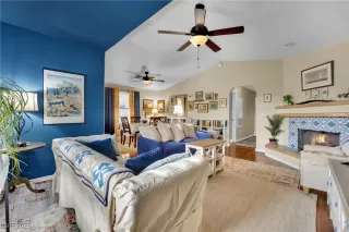 Photo #4: 2746820 Listing