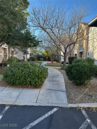 Photo #5: 2746837 Listing