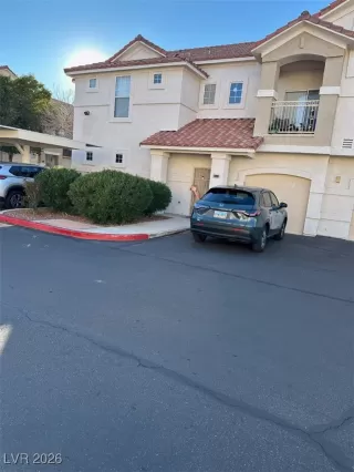 Photo #6: 2746837 Listing