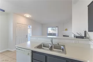 Photo #5: 2746870 Listing 