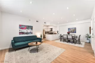 Photo #5: 2746902 Listing