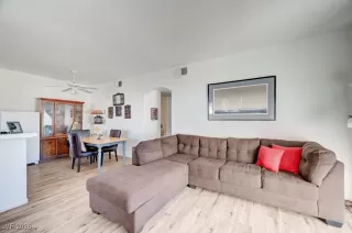 Photo #3: 2746905 Listing