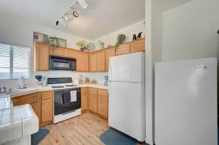 Photo #4: 2746905 Listing