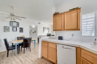 Photo #6: 2746905 Listing