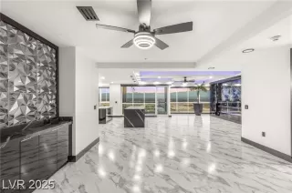 Photo #5: 2746941 Listing