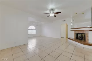 Photo #3: 2746952 Listing