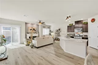 Photo #3: 2746968 Listing