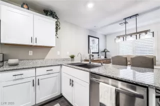 Photo #2: 2746974 Listing