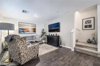 Photo #5: 2746974 Listing