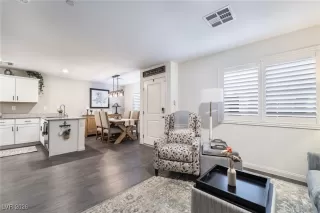 Photo #6: 2746974 Listing