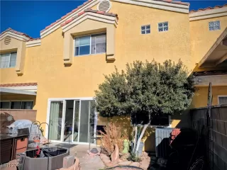 Photo #5: 2747000 Listing 