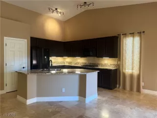 Photo #2: 2747075 Listing