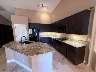 Photo #3: 2747075 Listing