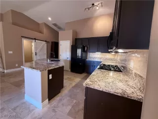 Photo #4: 2747075 Listing