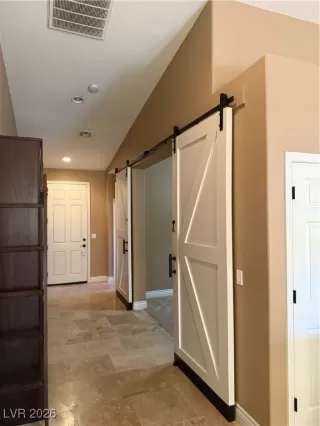 Photo #5: 2747075 Listing