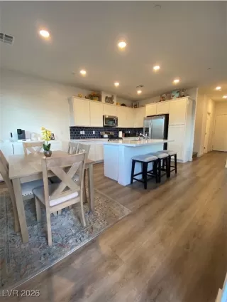 Photo #2: 2747104 Listing