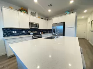 Photo #3: 2747104 Listing