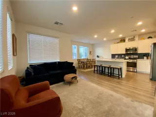 Photo #4: 2747104 Listing