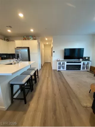 Photo #5: 2747104 Listing