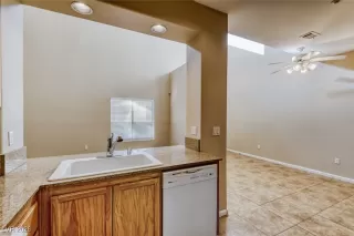 Photo #5: 2747125 Listing