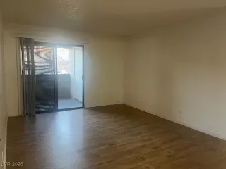 Photo #6: 2747339 Listing